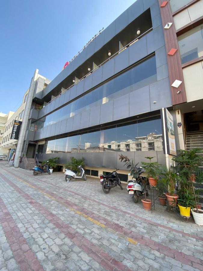 Hotel Jb Residency Zirakpur !! Top Rated & Most Awarded Property In Zirakpur Extérieur photo