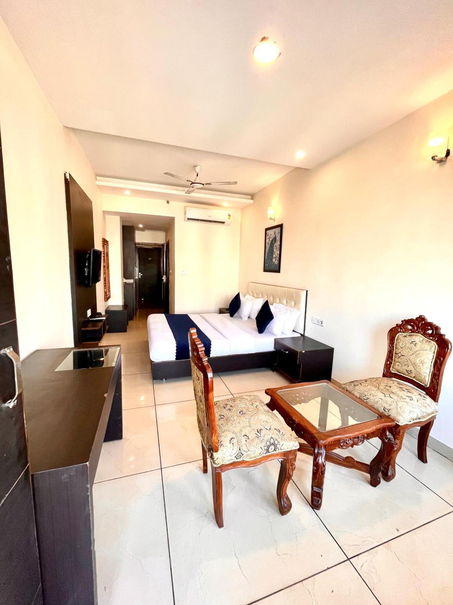 Hotel Jb Residency Zirakpur !! Top Rated & Most Awarded Property In Zirakpur Extérieur photo