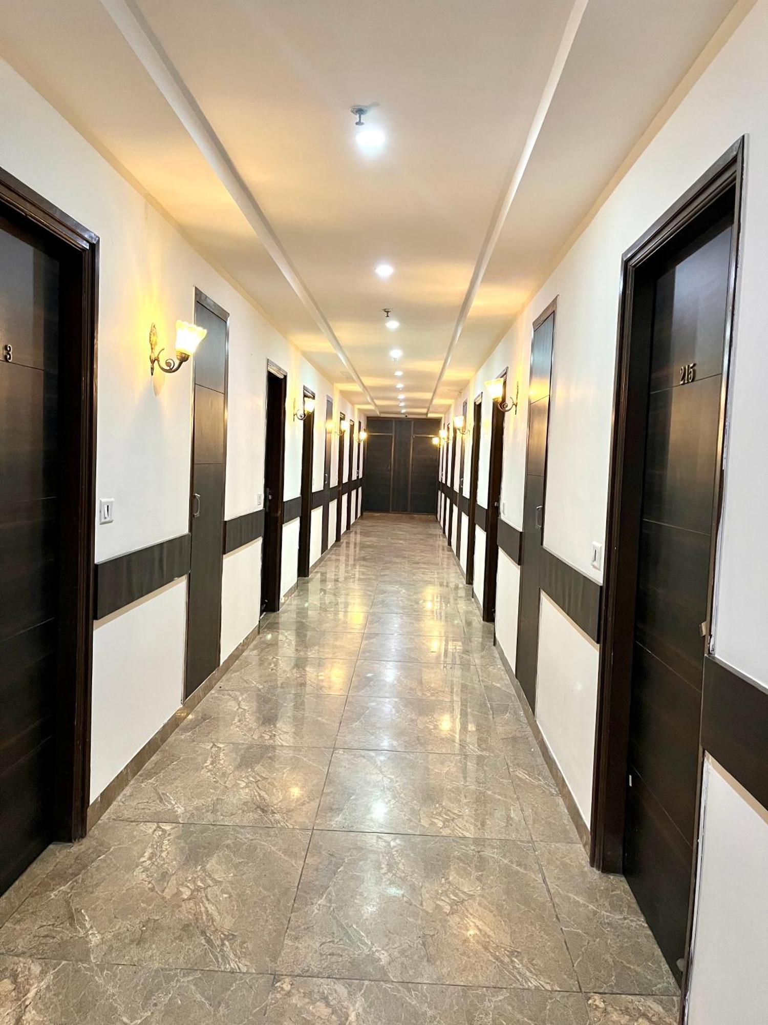 Hotel Jb Residency Zirakpur !! Top Rated & Most Awarded Property In Zirakpur Extérieur photo