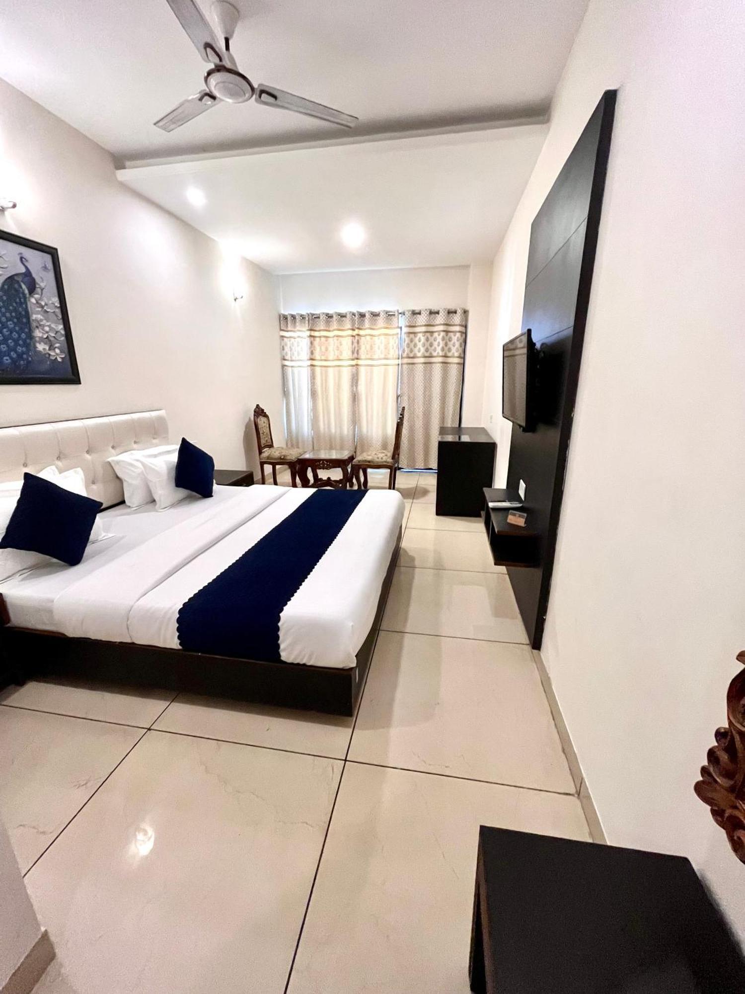 Hotel Jb Residency Zirakpur !! Top Rated & Most Awarded Property In Zirakpur Extérieur photo
