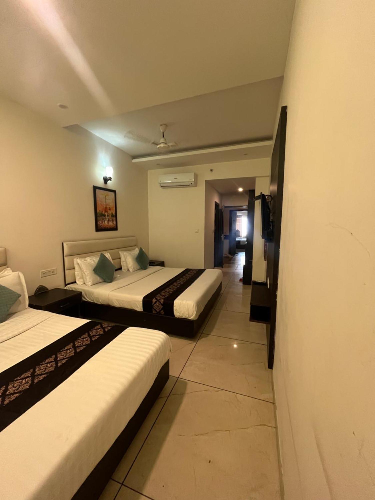 Hotel Jb Residency Zirakpur !! Top Rated & Most Awarded Property In Zirakpur Extérieur photo